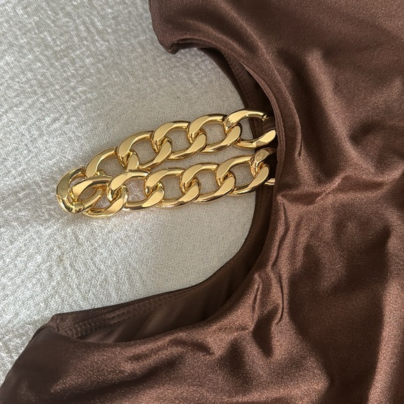 L’AGENCE Ava Cutout Chain One-Shoulder Underwire One Piece Swimsuit,Small, $275 - Picture 9 of 12